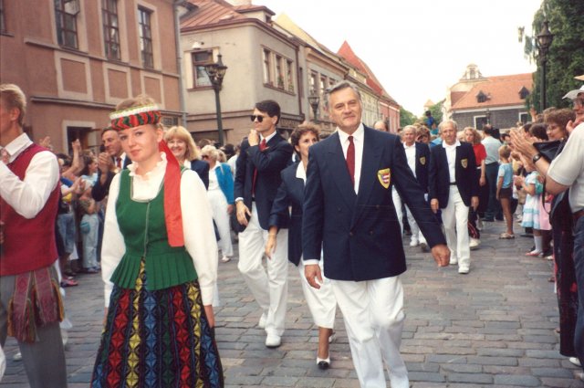 V.Adamkus vadovavo JAV delegacijai per 1991 m. žaidynes.