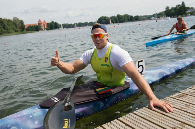 Minske 200 m baidarių irklavimo varžybose kovos ir A. Seja.