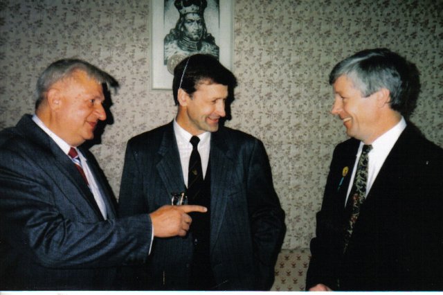 A. Bakšys - su buvusiais auklėtiniais: broliais Šalteniais.