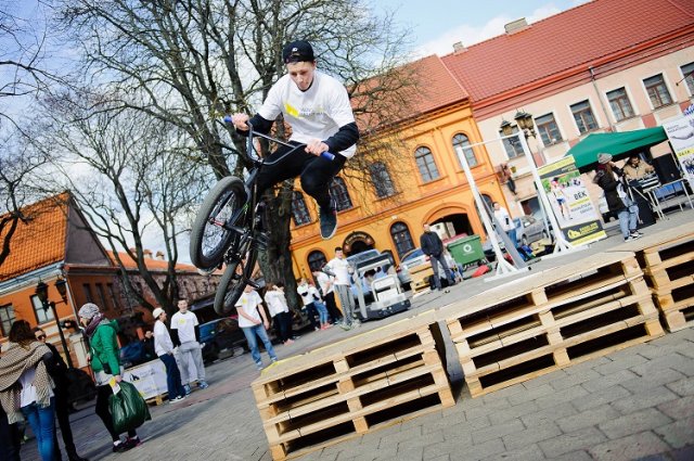 Maratoną papuoš ekstremalių sporto šakų pasirodymai