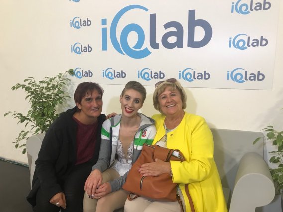 Iš kairės: Trenerė R.Murante, G.Morkytė, LČF prezidentė L.Vanagienė.