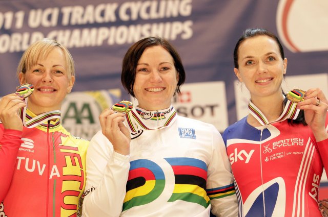 Simona Krupeckaitė (kairėje)