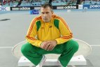 V. Alekna nusileido vienam varžovui