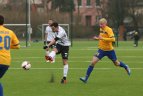 Futbolo aikštėje - palapinės skrydis