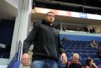 Jonas vedė prie altoriaus išrinktąją