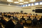 Diskutuoti sėdo į vyriausybės kėdes