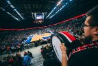 Fanams – pasiūlymas pūsti dūdas
