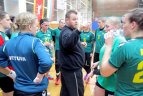 Rankininkės tikslo siekia sunkiu darbu