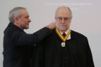 LSU garbės daktaro regalijos - estui
