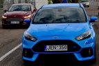 Lenktynes aptarnaus "Ford" automobiliai