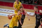 Prie karjeros prisidėjo ir grindų valymas