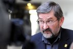 Dėl LFF vadovo kėdės aukotų politiką