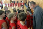Į treniruotes auklėtinius atsiveža trenerė