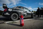 B. Vanagą sustabdė užsidegęs automobilis