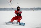 Oro akrobatai ant Kauno marių aplenkė vėją