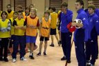 Čempionai populiarina futbolą mokyklose