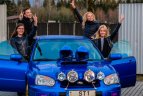 Merginos automobiliais drums ramybę