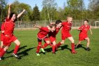 Vasarą palydės futbolo aikštėje