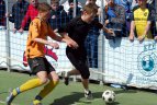 Futbolo aistros perkeliamos į gatves