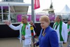 Prezidentės lauktuvės: deglas, duona ir diskas