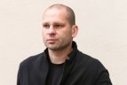 Bandys sugrąžinti sirgalius į areną