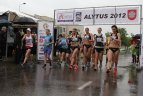 Ėjikus grūdino lietus ir šaltas oras