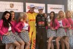 Iš teniso kortų – ant lenktynių podiumo