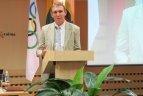 "Apie Rūtą rašyti knygą dar anksti"