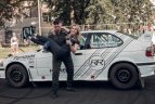 Čempionai priversti skolintis automobilį