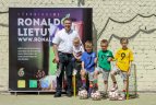 Bando įžiebti futbolo žvaigždes