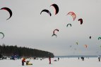 Per ledą skries pasikinkę jėgos aitvarus