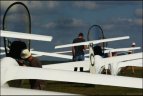 Dangų raižys ir patyrę pilotai, ir jaunimas