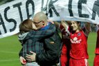 Panevėžio "Ekrano" komanda stadione padėjo pasipiršti savo mylimajai.