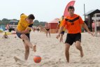 Karštą dieną paplūdimyje virė karštos futbolo kovos