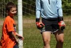 Globos namų vaikus džiugino vyrų bei merginų rinktinių futbolo pamokos