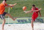 Nepabūgusios karščio į paplūdimio futbolo turnyrą susirinko 7 komandos
