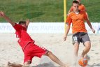 Nepabūgusios karščio į paplūdimio futbolo turnyrą susirinko 7 komandos