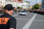 „Gumball 3000“: įspūdingų automobilių desantas pasiekė Vilnių.