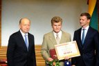 Vyriausybė apdovanojo olimpiečius.