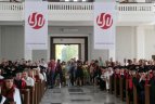Iškilmingai įteikti diplomai LSU absolventams
