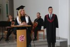 Iškilmingai įteikti diplomai LSU absolventams