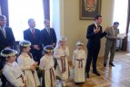 Vilniaus „Kibirkšties-VIČI-IKI“ komandos krepšininkės Vilniaus rotušėje.