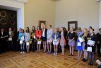 Vilniaus „Kibirkšties-VIČI-IKI“ komandos krepšininkės Vilniaus rotušėje.