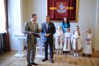 Vilniaus „Kibirkšties-VIČI-IKI“ komandos krepšininkės Vilniaus rotušėje.