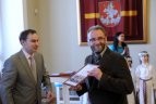 Vilniaus „Kibirkšties-VIČI-IKI“ komandos krepšininkės Vilniaus rotušėje.