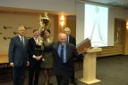 Jaunių sporto žaidynių apdovanojimai.