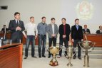 Žalgiriečiai Vilniaus miesto savivaldybei perdavė iškovotus trofėjus