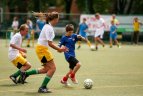 „Pažink pasaulį futbolo aikštėje.“