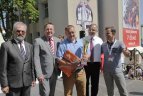 Fanfaros paskelbė jubiliejinių, 15-ųjų 1000 km lenktynių pradžią.