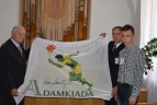 "Adamkiados" akimirka.